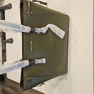 Michael Kors Voyager Tote